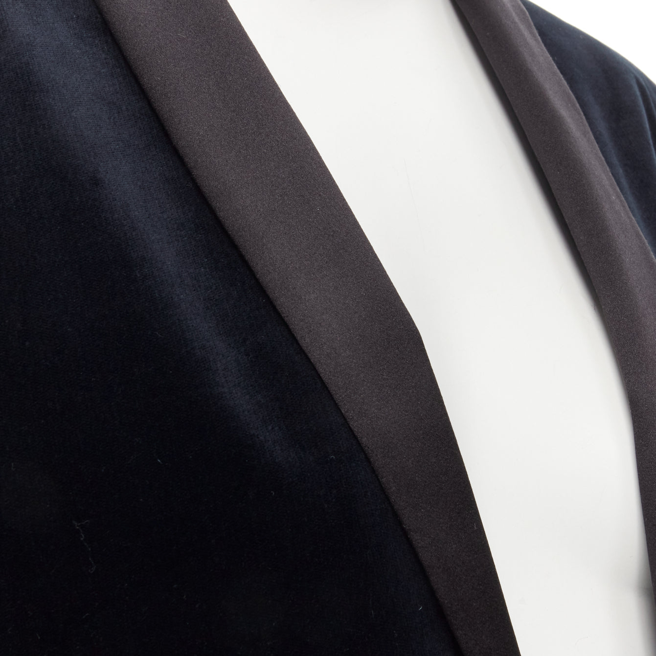 Chanel Velvet Tuxedo Blazer - Image 14