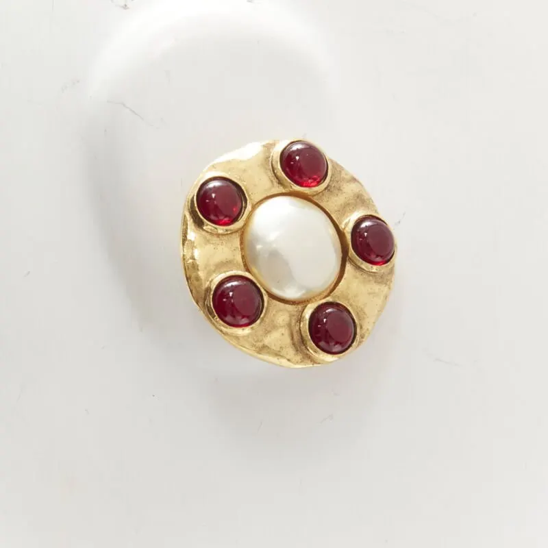 Chanel Gripoix Pearl Earrings Gold Metal Very good - Model View