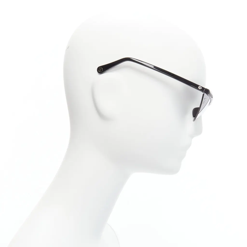 Louis Vuitton Z1011U Black Never worn - Model View