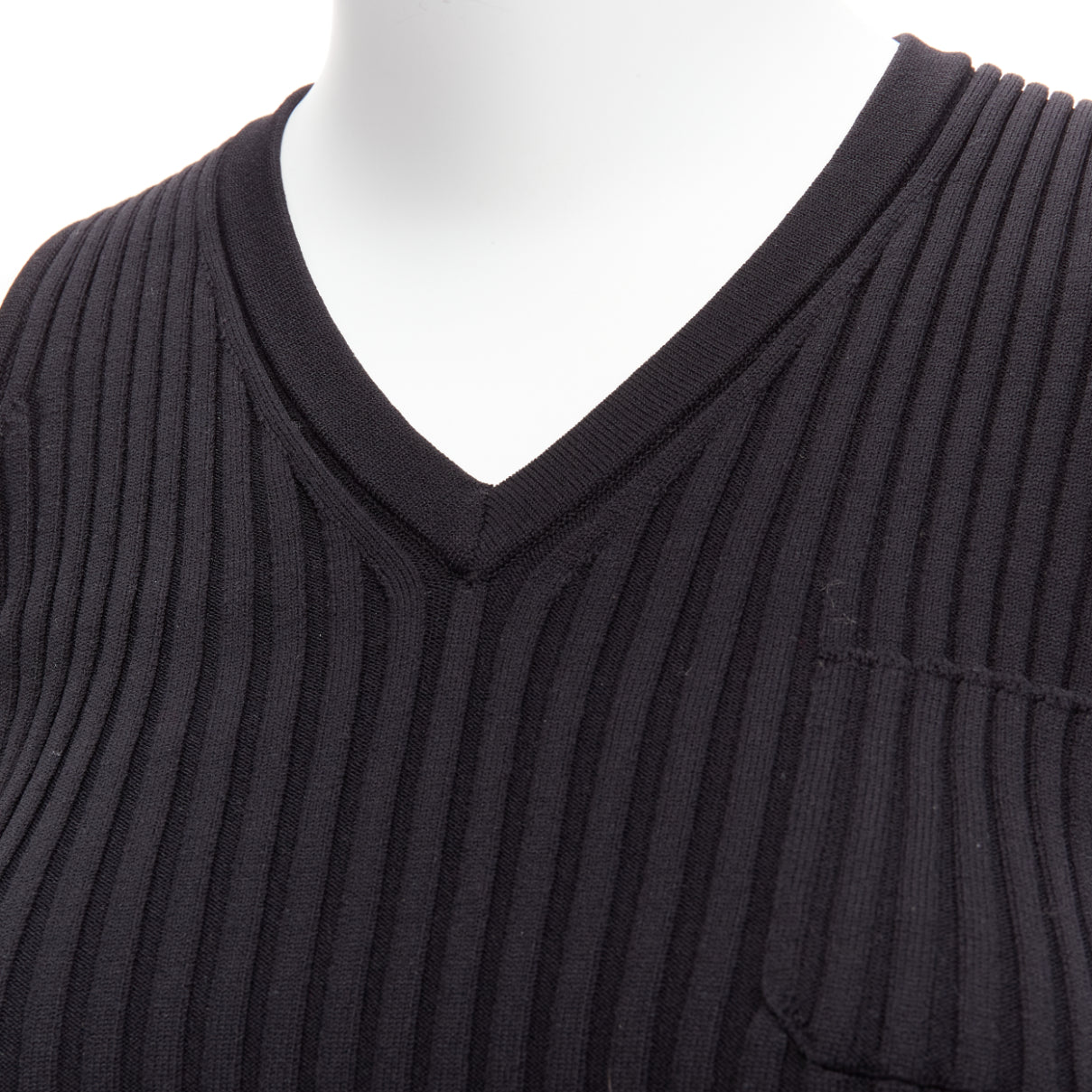 Chanel CC Logo Cropped Vest - Detail 2