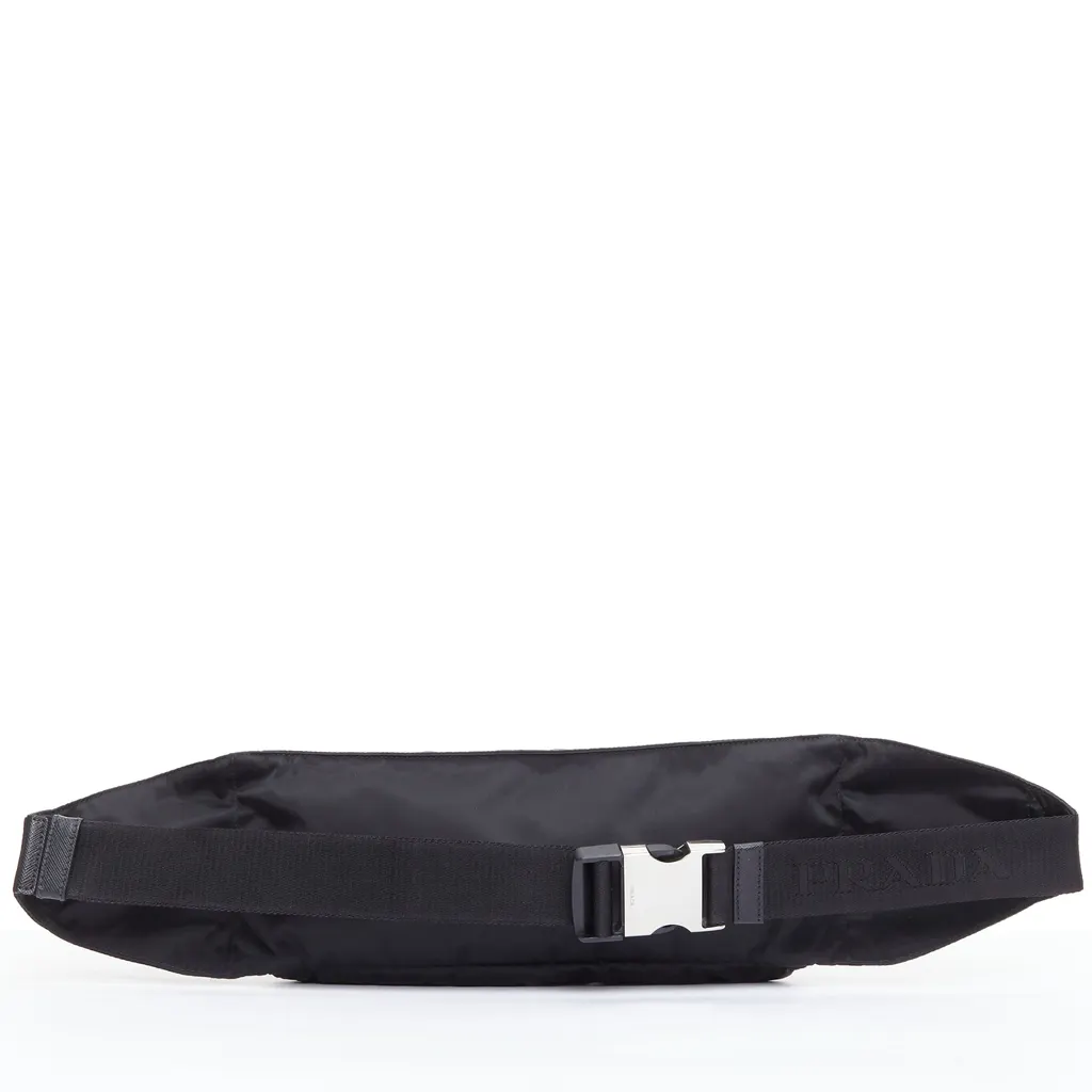 Prada Arrow Tassel Clutch Black Very good - Model View