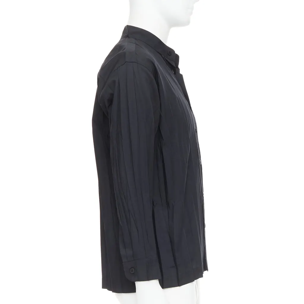 Issey Miyake Pleated Button Shirt Black Polyester Very good - Model View