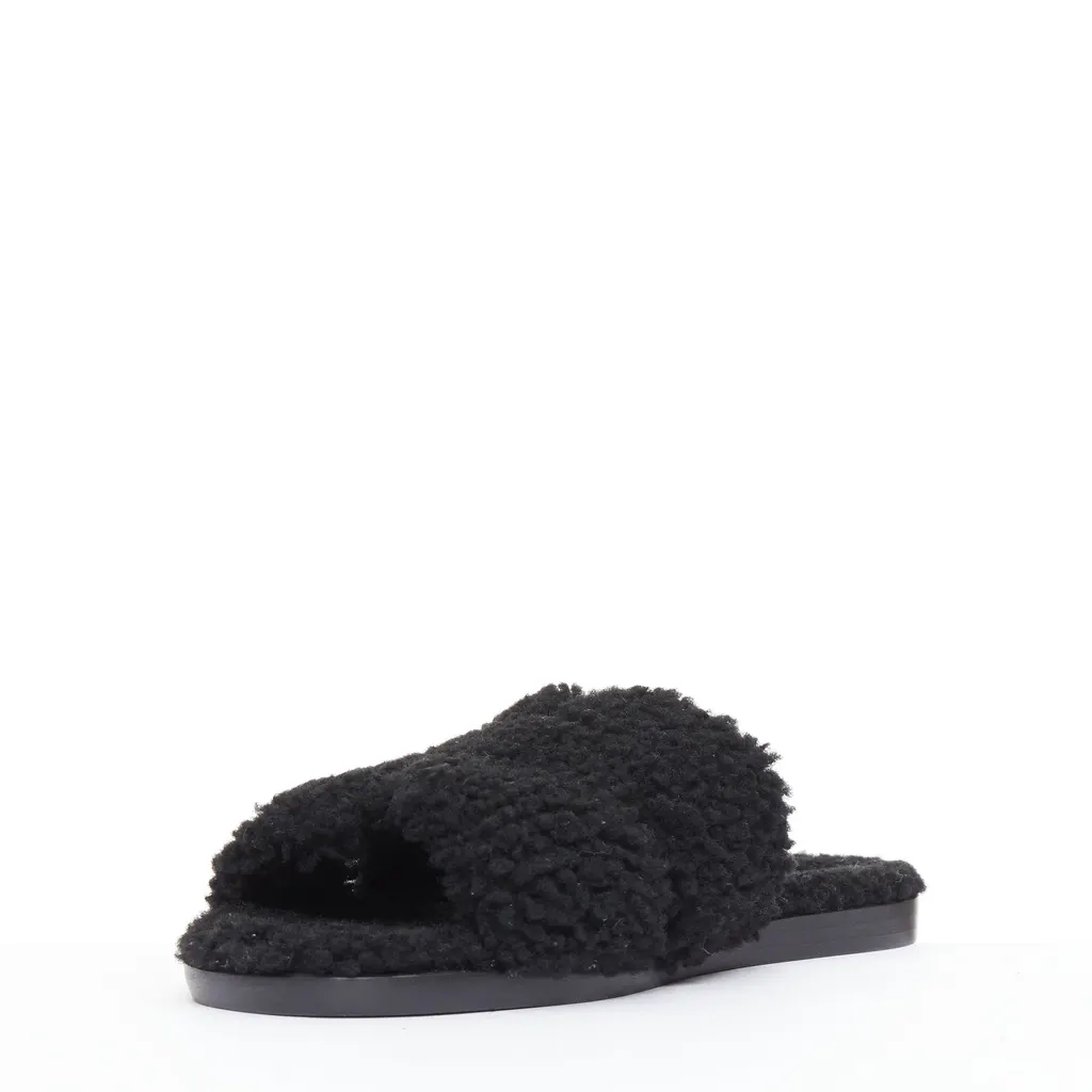 Hermès Oran Black Fur Very good - Model View