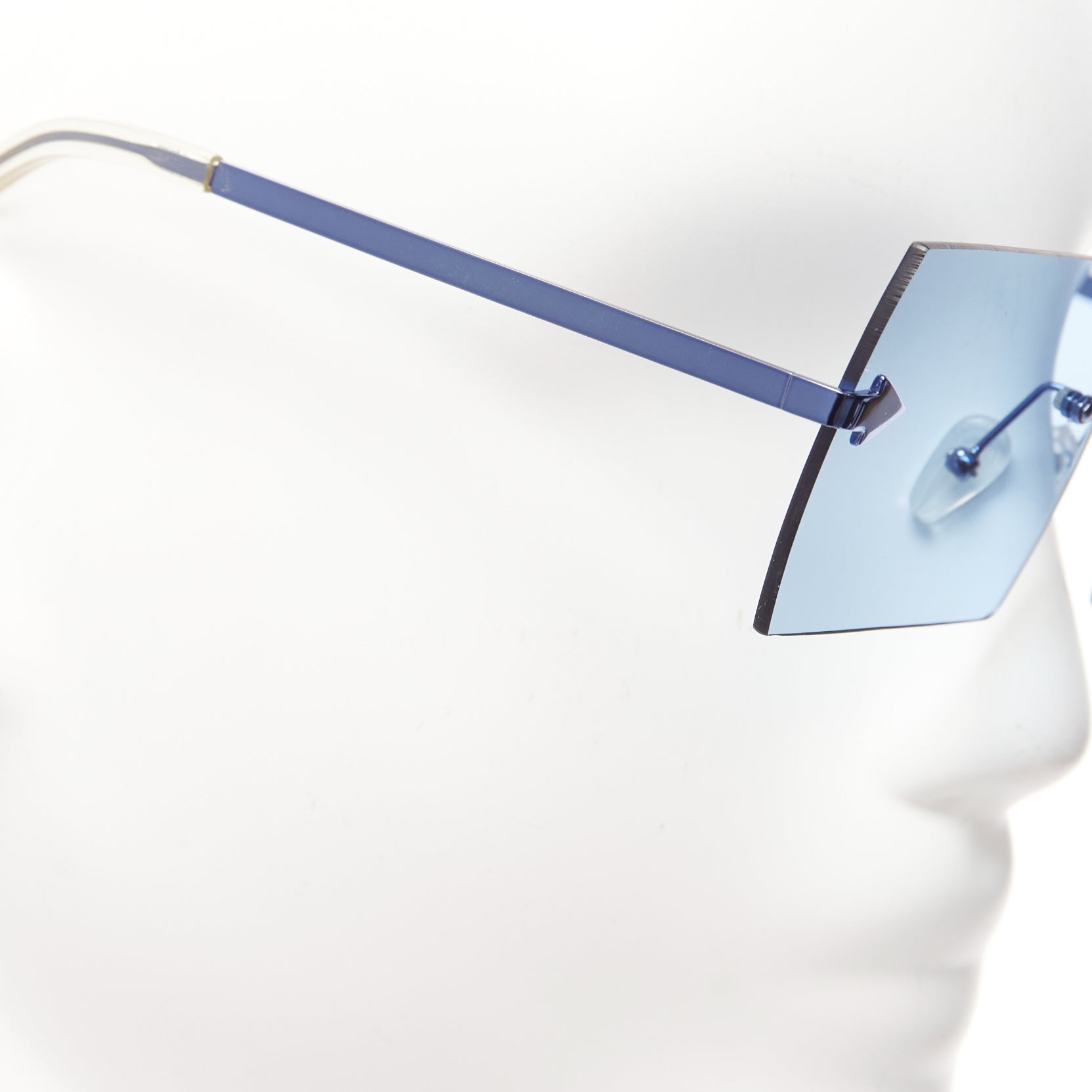 Karen Walker The Bird - Detail 1