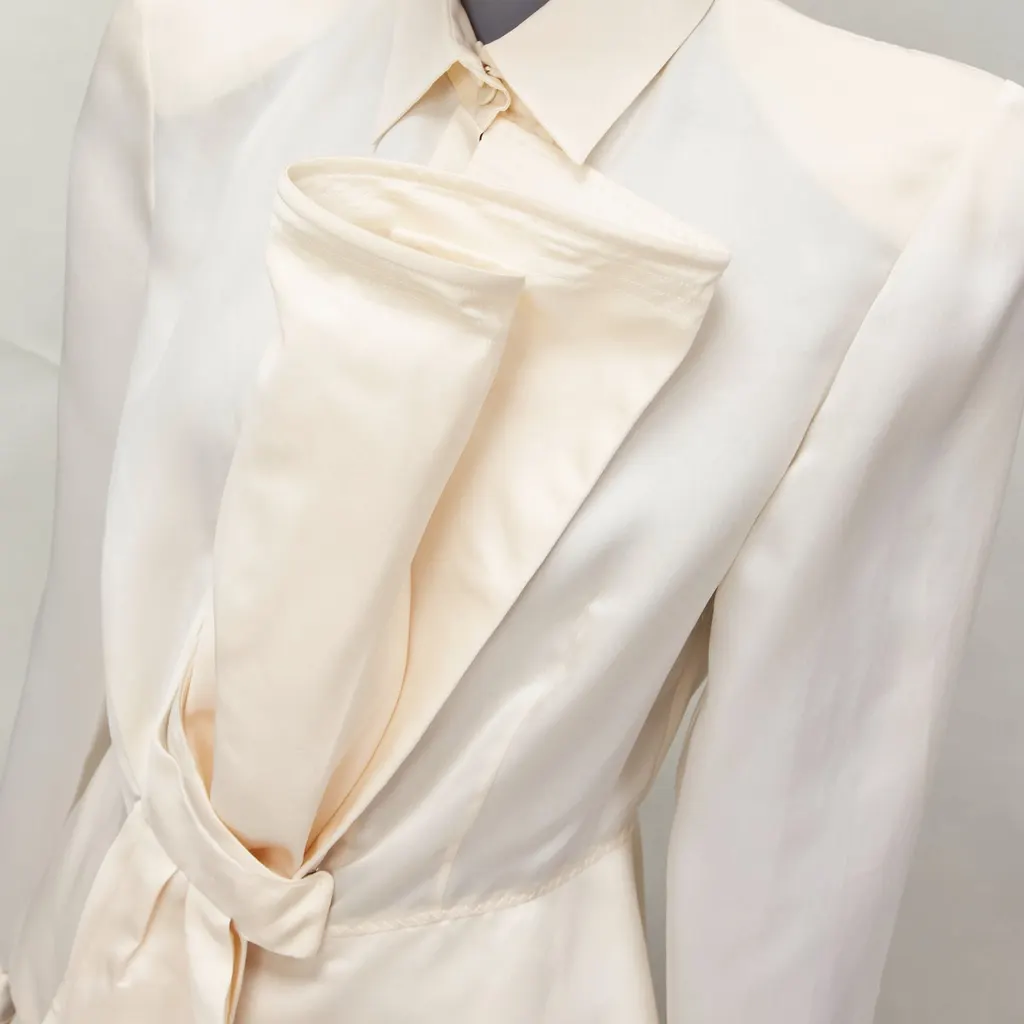 Gianfranco Ferré Bow Detail Jacket Beige Silk Very good - Back View