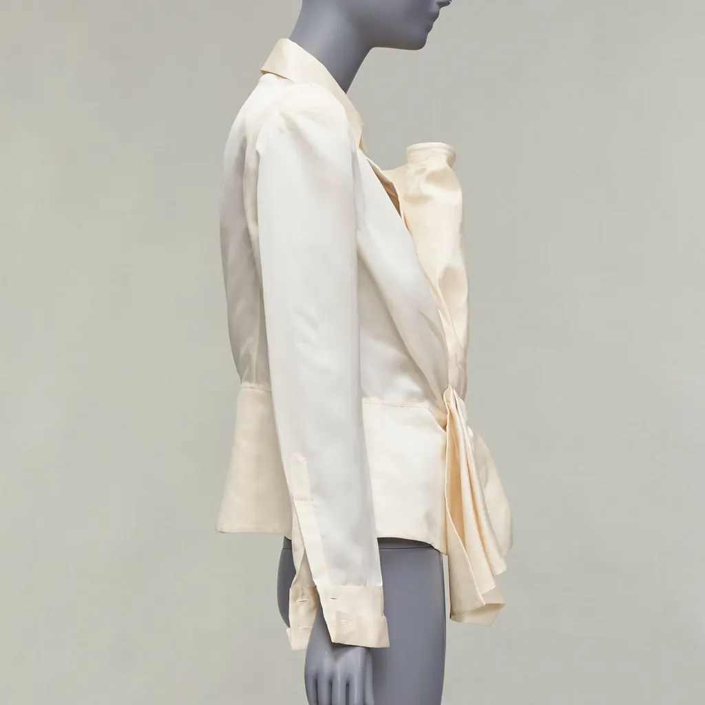 Gianfranco Ferré Bow Detail Jacket Beige Silk Very good - Model View