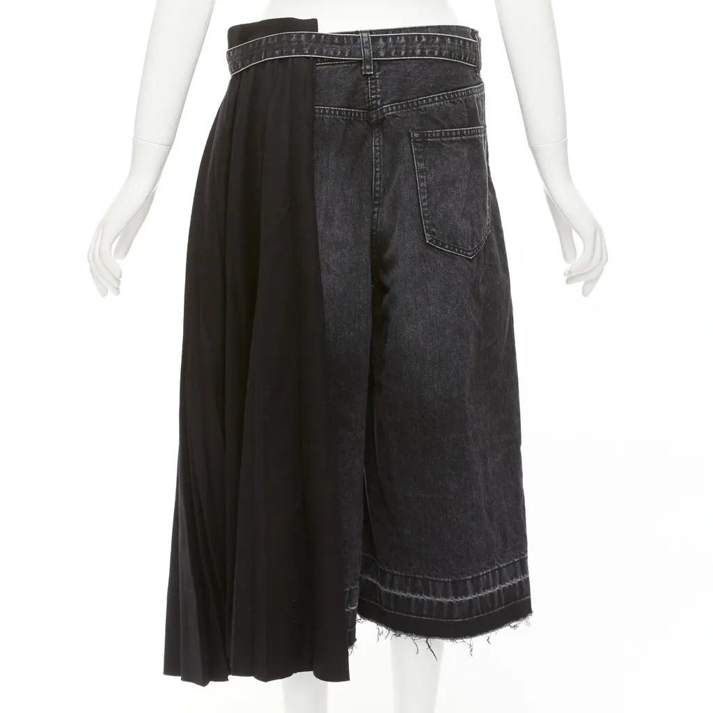 Sacai Denim Pleats Shorts Black Cotton Never worn - Back View