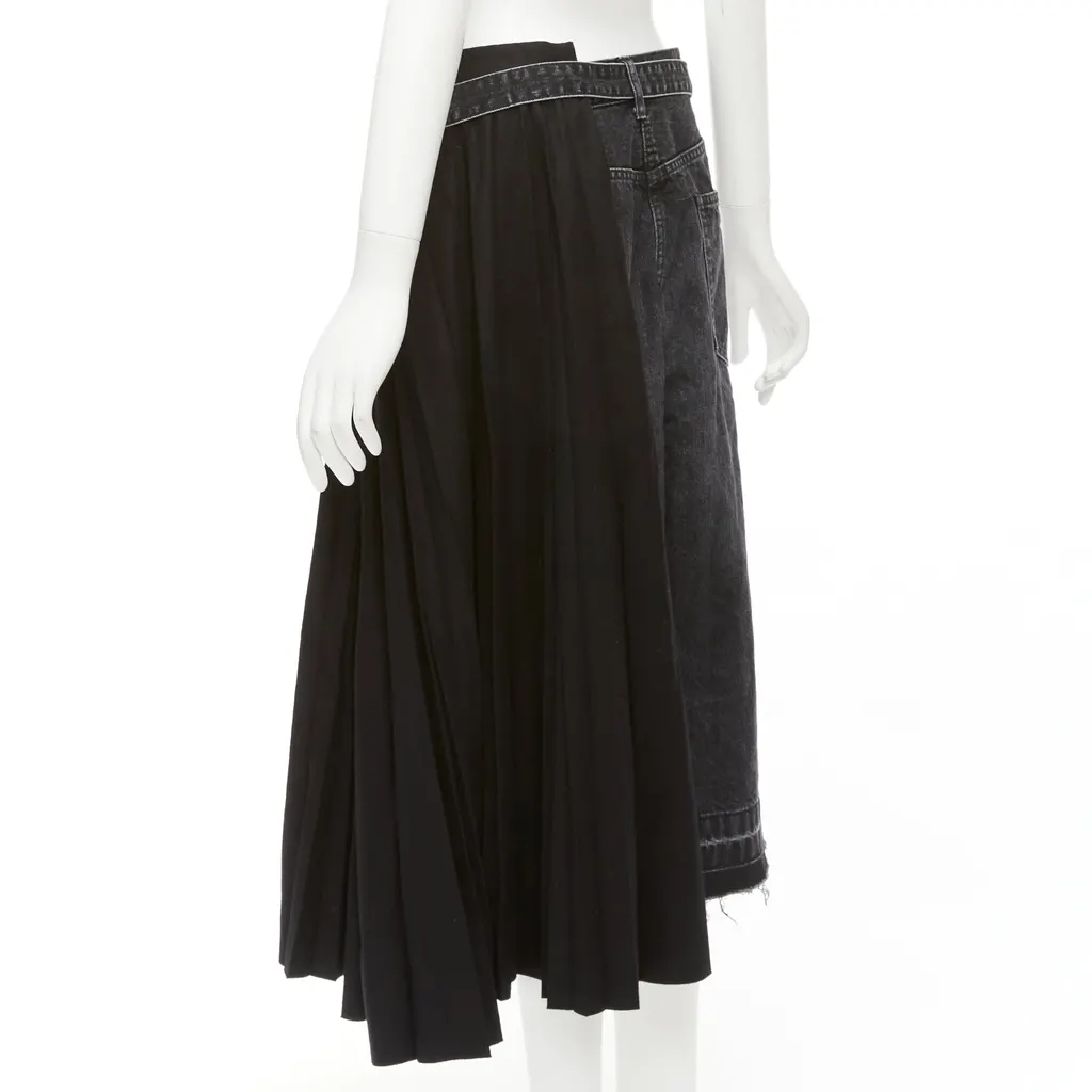 Sacai Denim Pleats Shorts Black Cotton Never worn - Box View