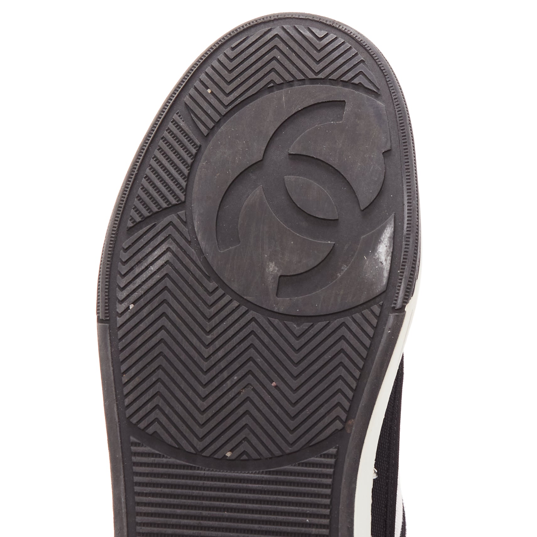 Chanel CC Logo Sneakers - Image 12