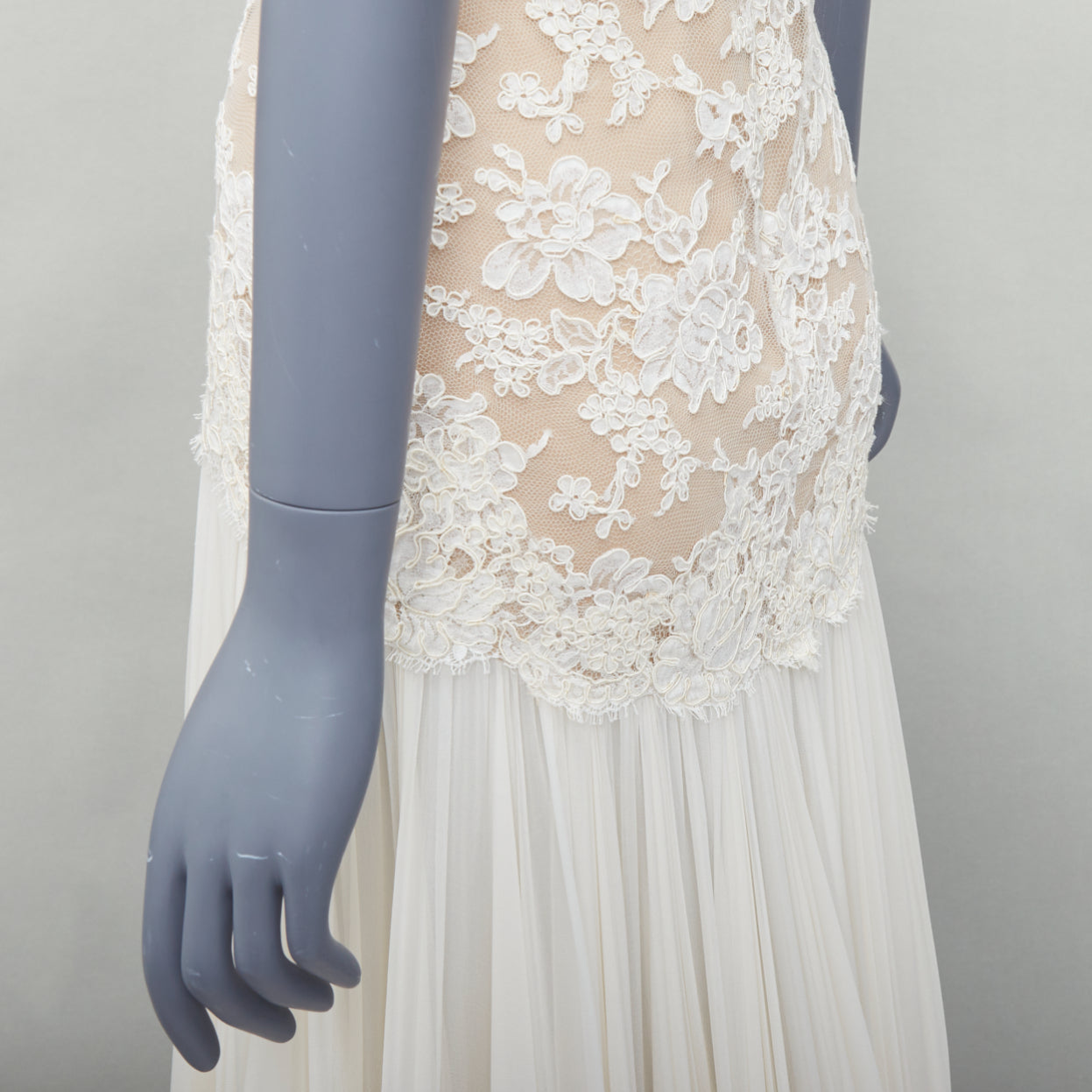 Reem Acra Lace Silk Wedding Gown - Image 10