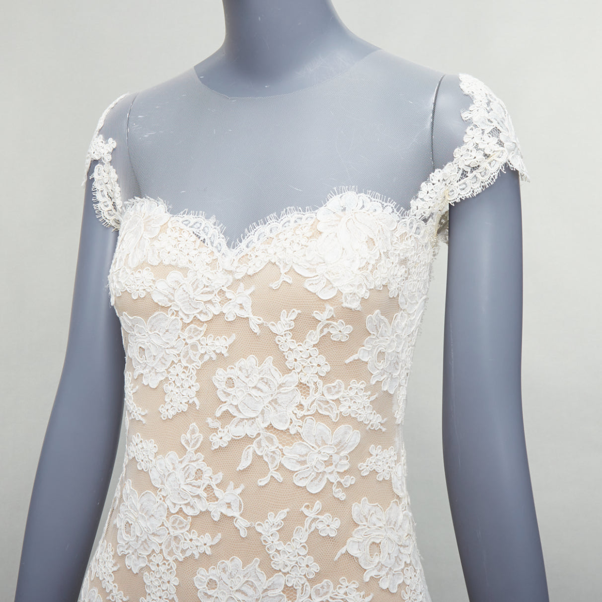 Reem Acra Lace Silk Wedding Gown - Image 11