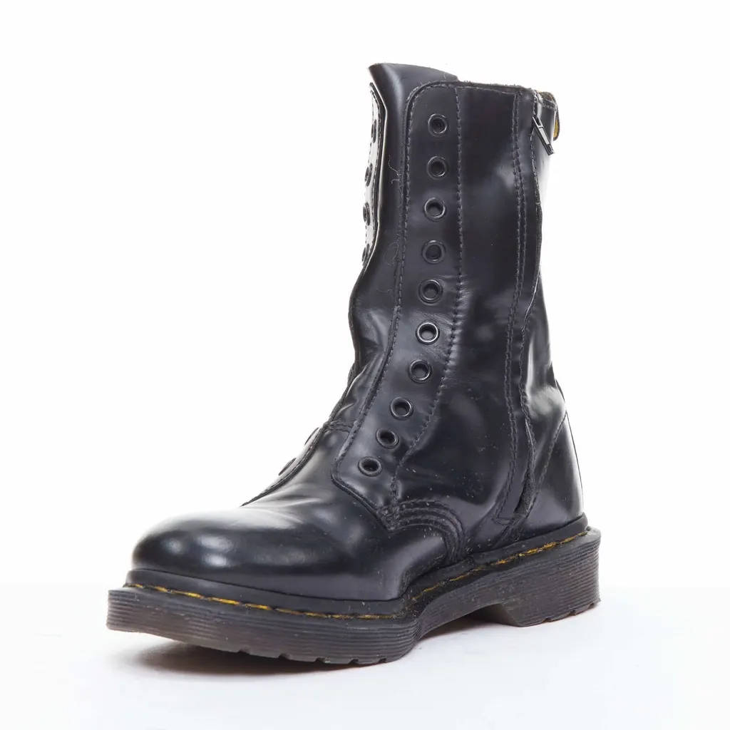 Vetements Laceless Combat Boots Black Leather Fair - Model View