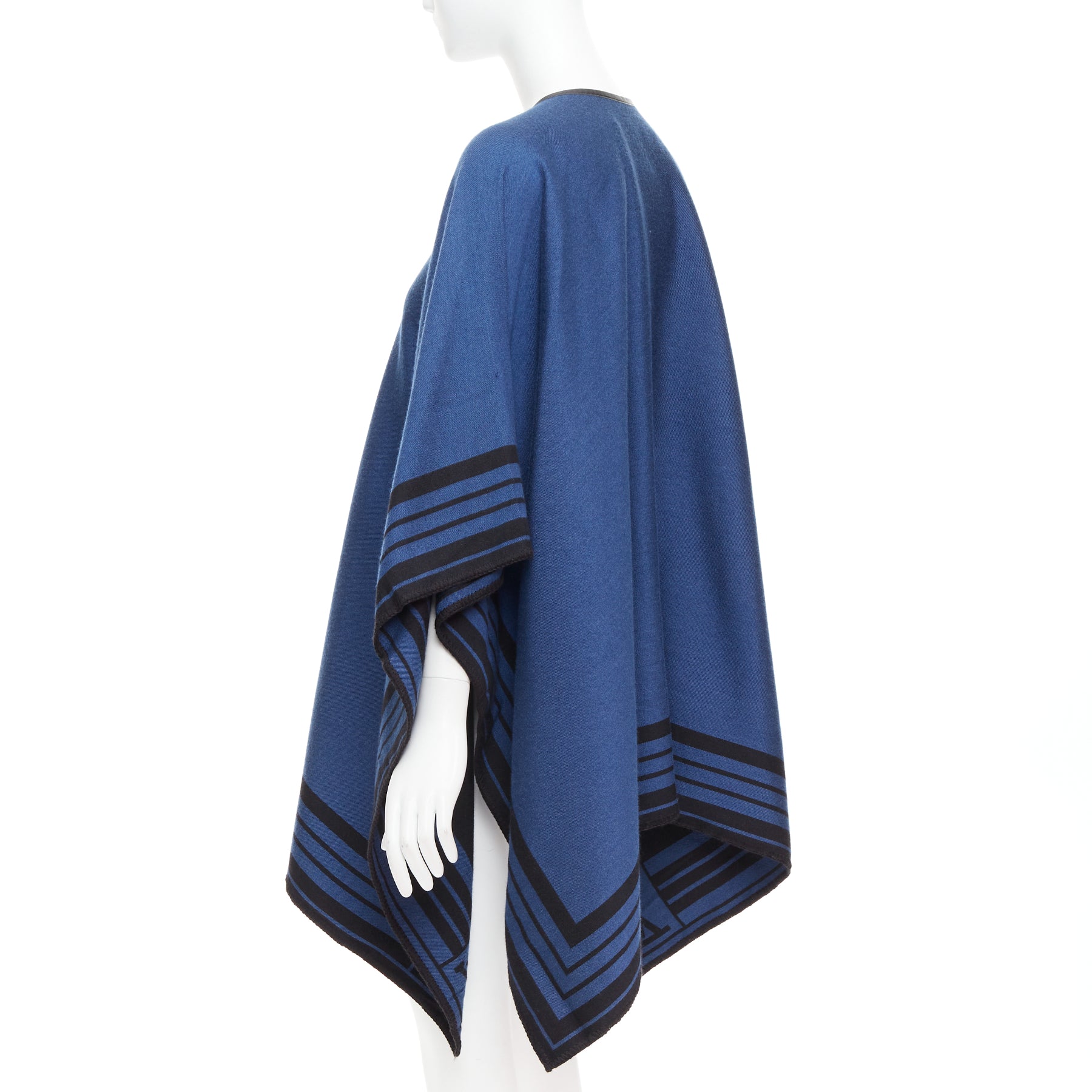 Louis Vuitton Cashmere Tassel Poncho - Detail 1