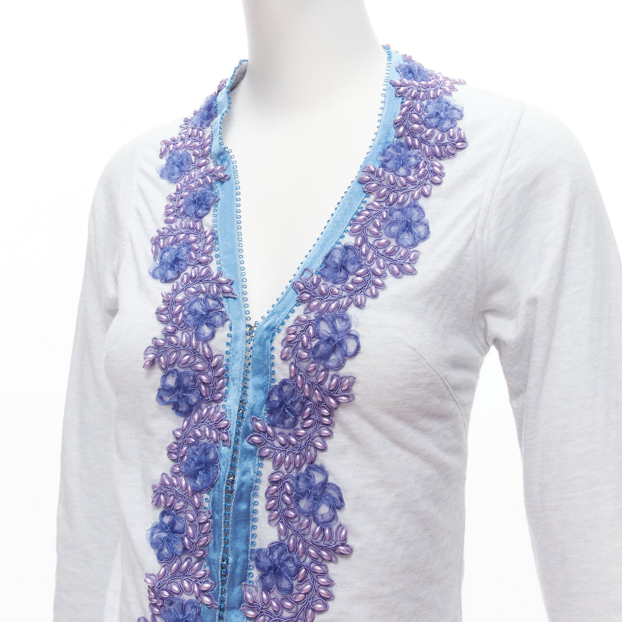 Unsigned / متعددة Embellishment Cardigan - Image 10