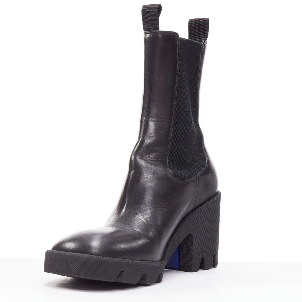 Burberry Stride 85 Black Leather Good - Model View