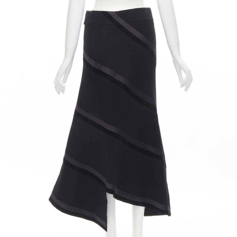 Rhie Velvet Spiral Skirt - Side view