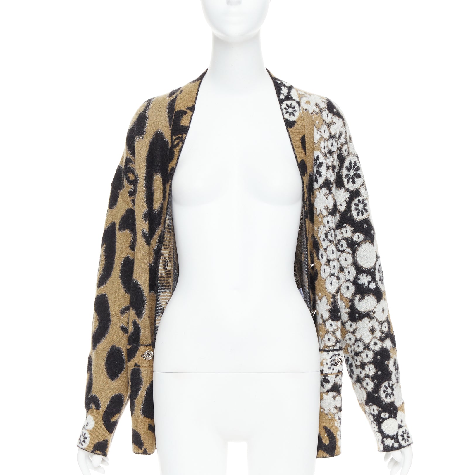 Chanel CC Logo Cardigan - Image 6