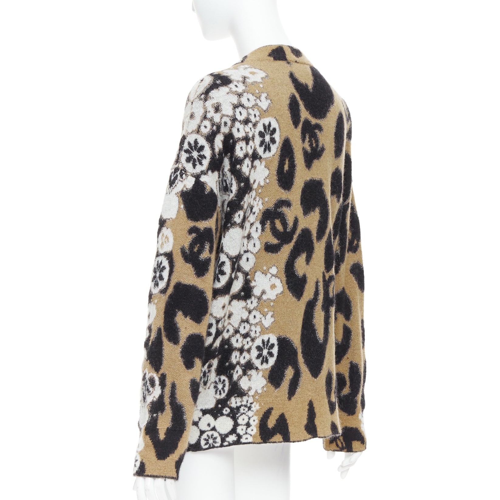 Chanel CC Logo Cardigan - Detail 2