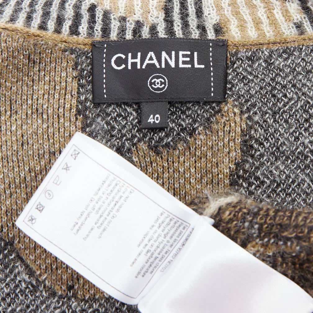 Chanel CC Logo Cardigan - Image 11