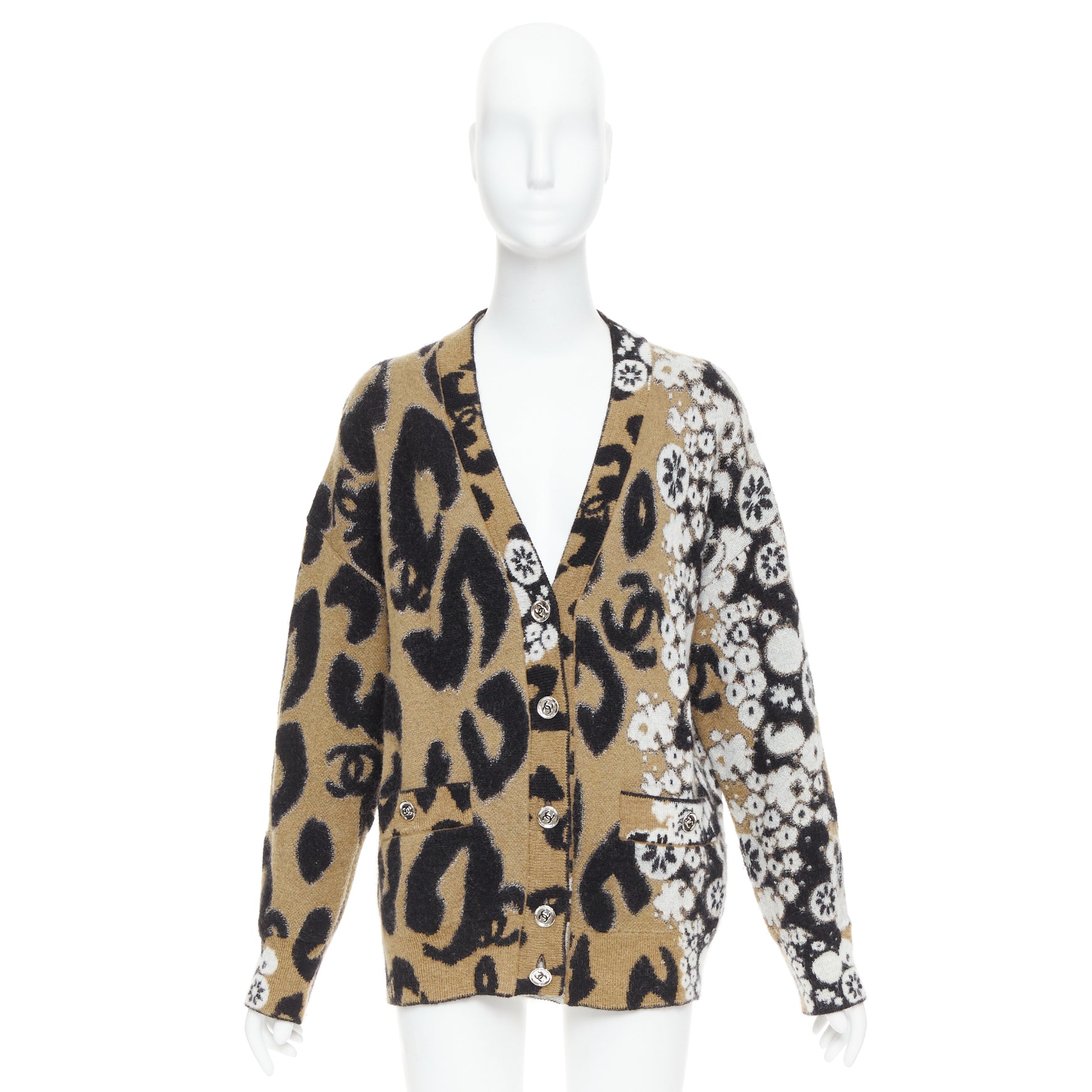 Chanel CC Logo Cardigan - Image 12