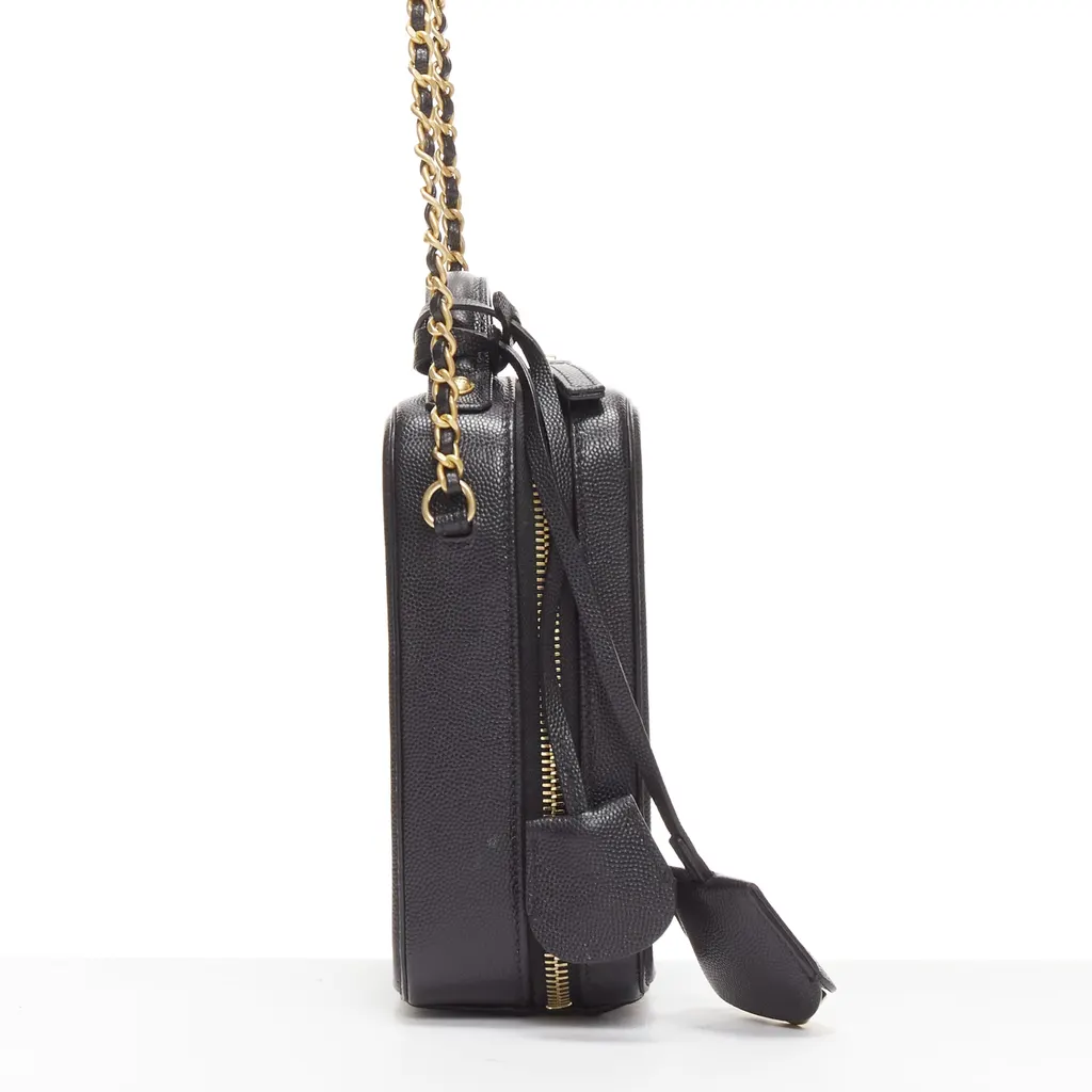 Chanel N/S Vanity Vertical Black Leather Very good - Model View
