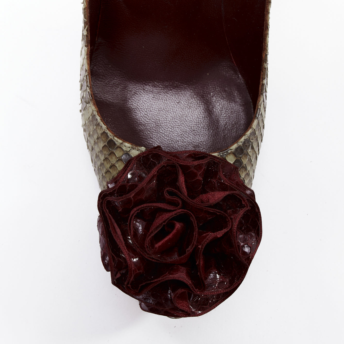 Manolo Blahnik Rose Applique Pumps - Detail 1