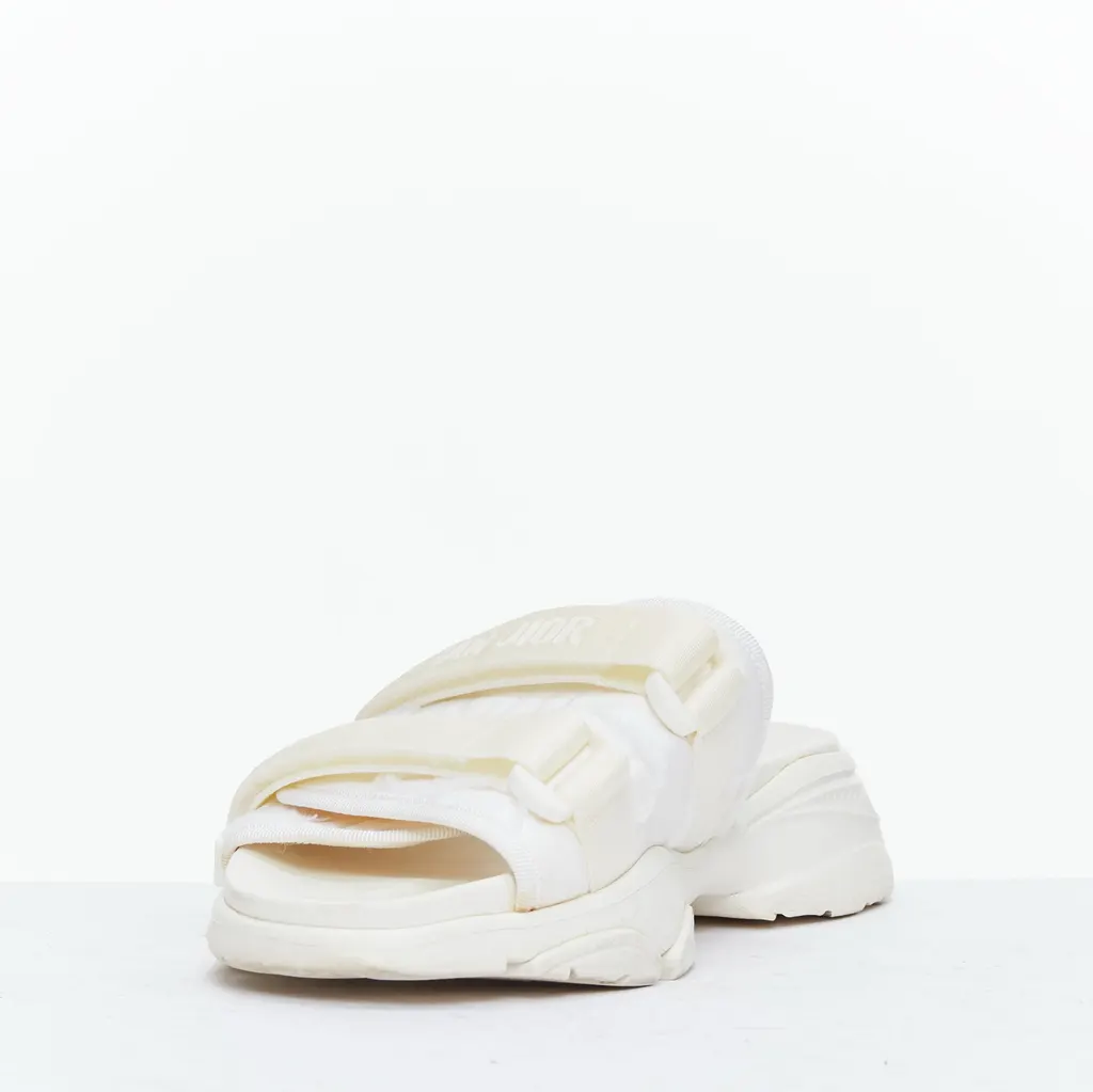 Dior D-Wander Beige Good - Model View