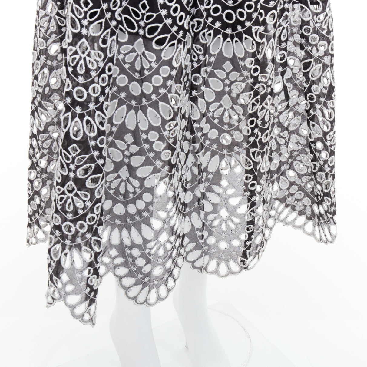 Oscar De La Renta Embroidery Anglais Skirt - Back view