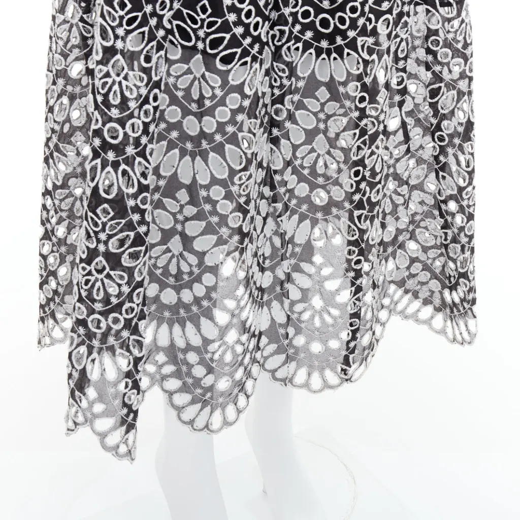 Oscar De La Renta Embroidery Anglais Skirt Black Silk Never worn - Back View