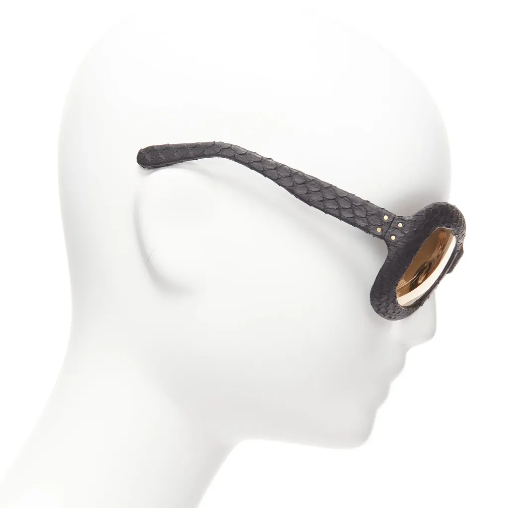 Linda Farrow Scaled Gold Sunglasses Black Very good - Model View