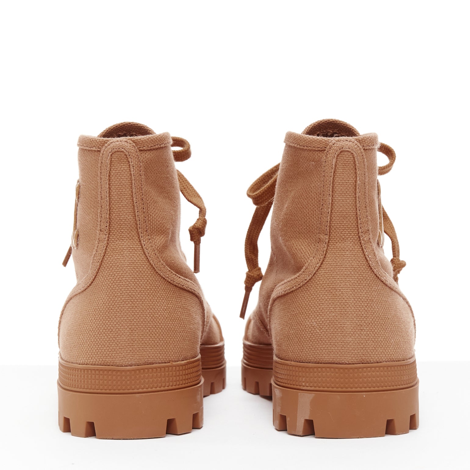 Celine Patapan - Side view