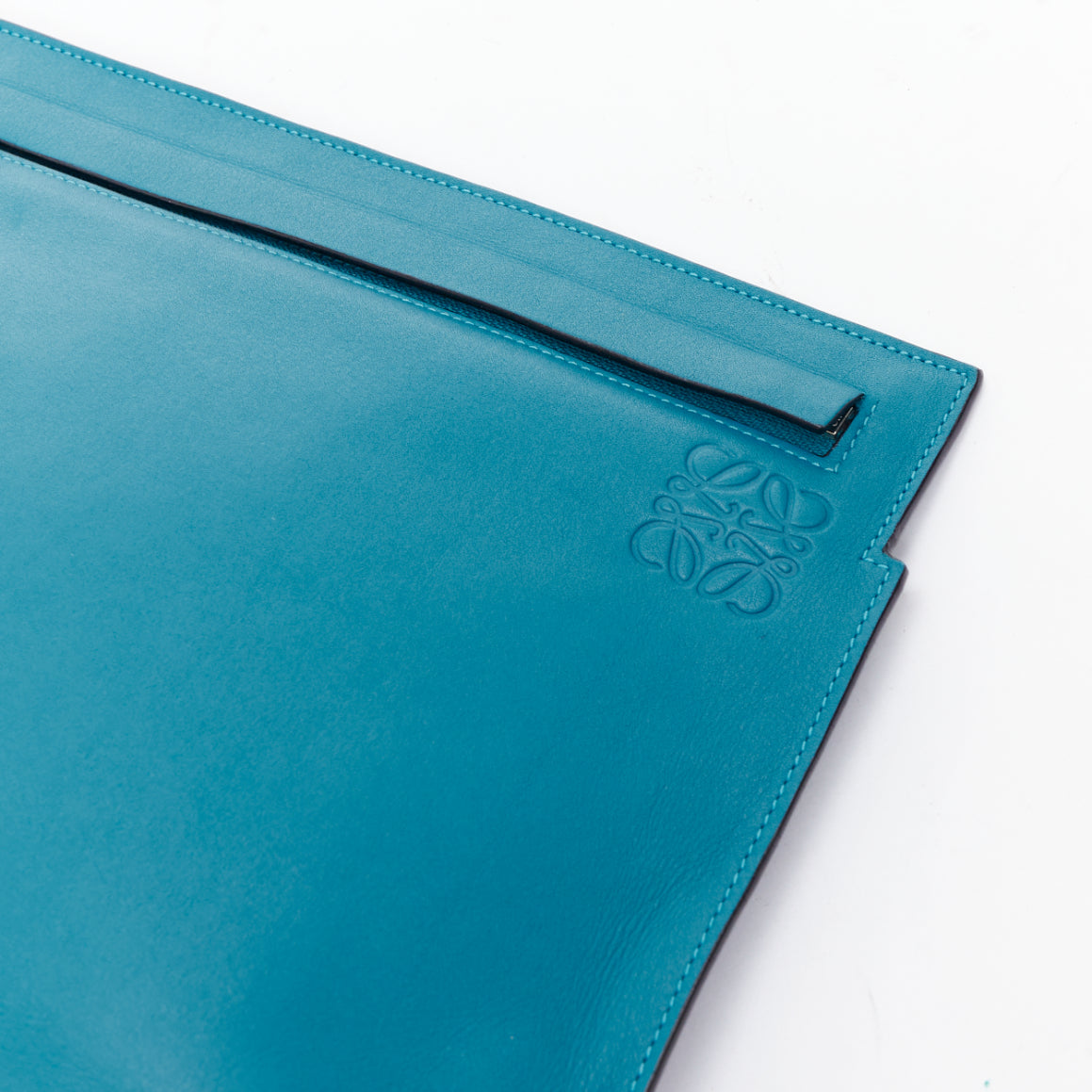 Loewe T Pouch - Detail 1