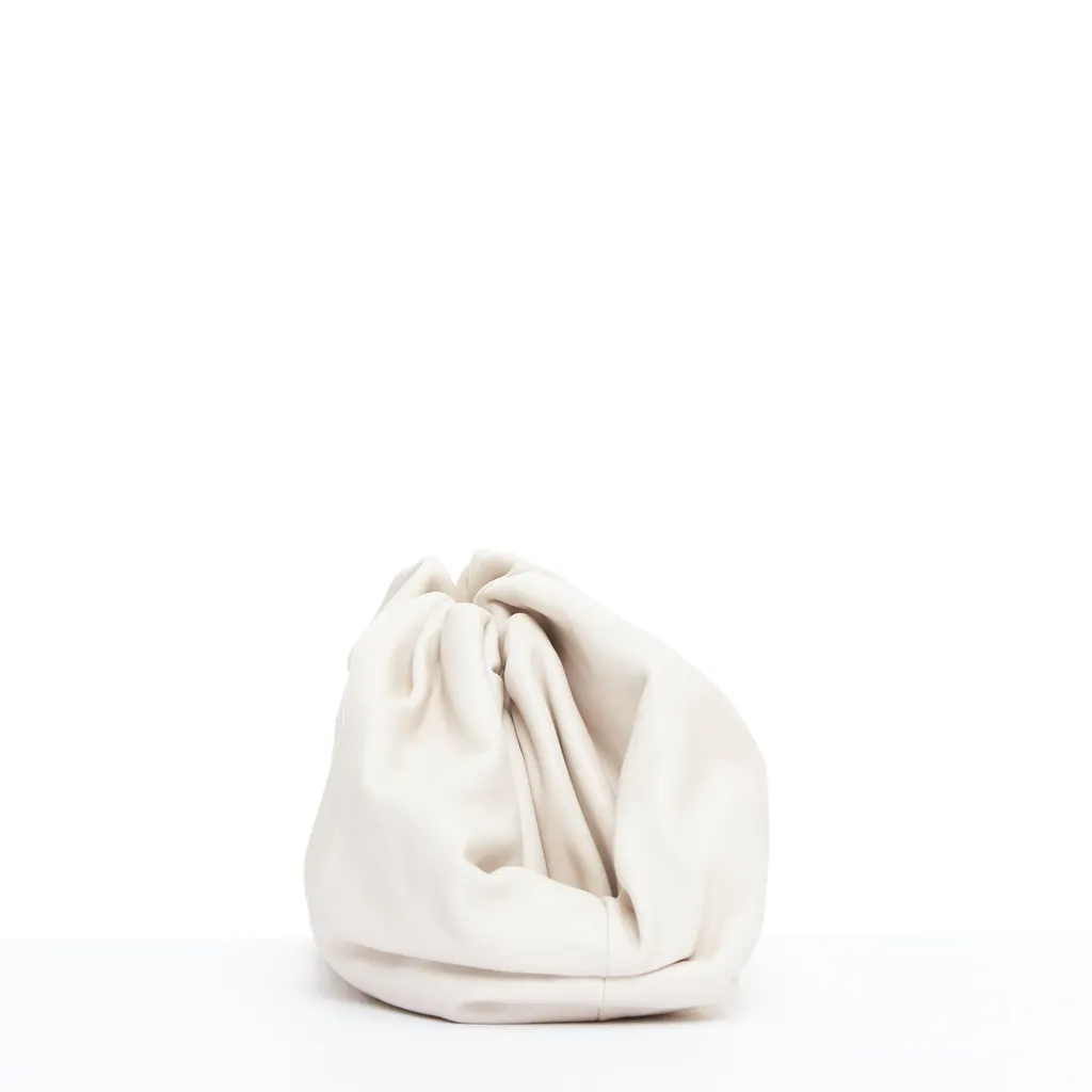 Bottega Veneta Pouch Ecru Leather Very good - Model View