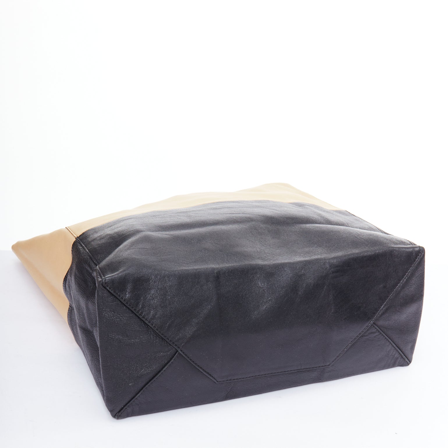 Celine Cabas Vertical - Detail 1