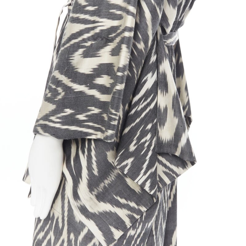Oscar De La Renta Brown Leopard Silk Kimono - Back view