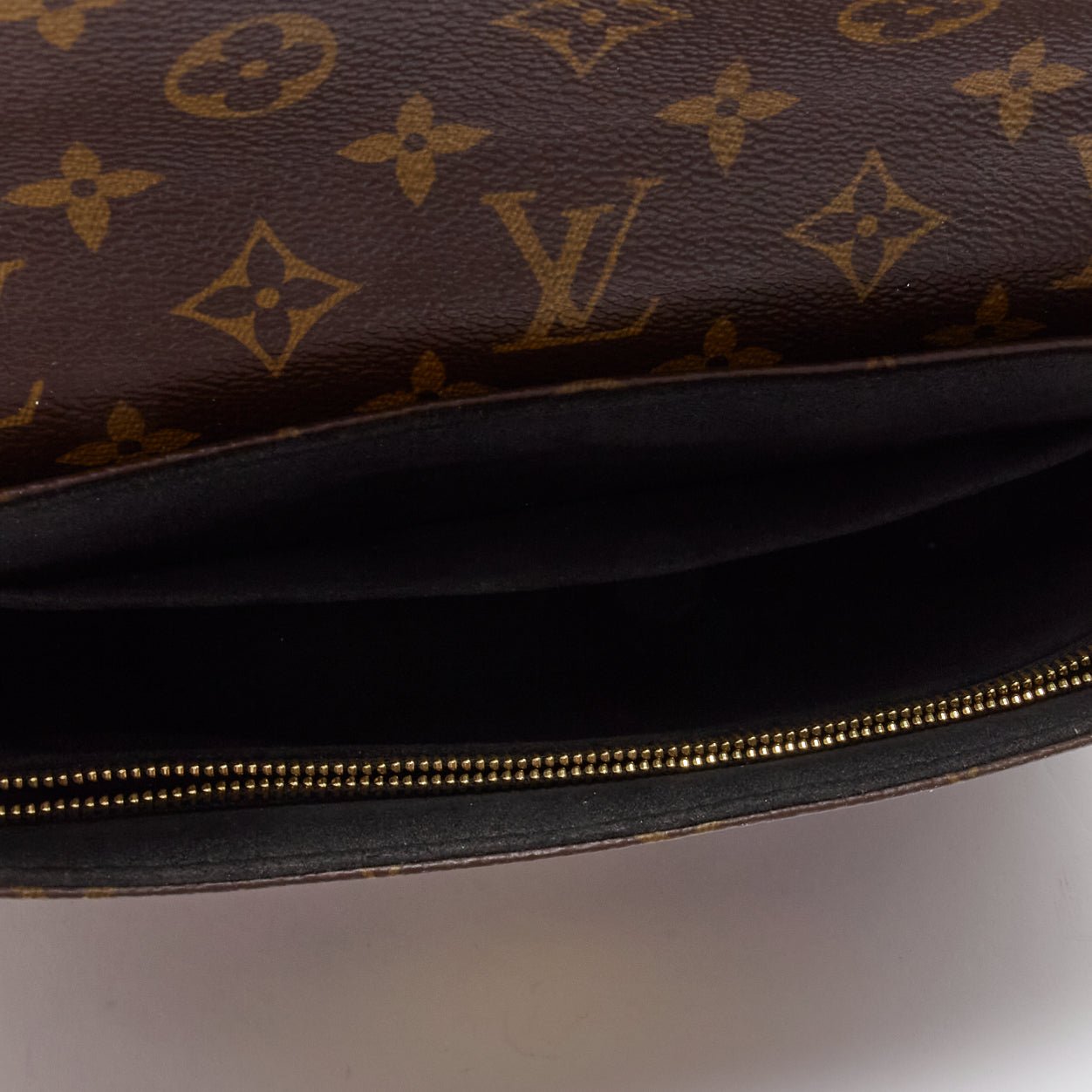 Louis Vuitton Saint Placide - Image 11