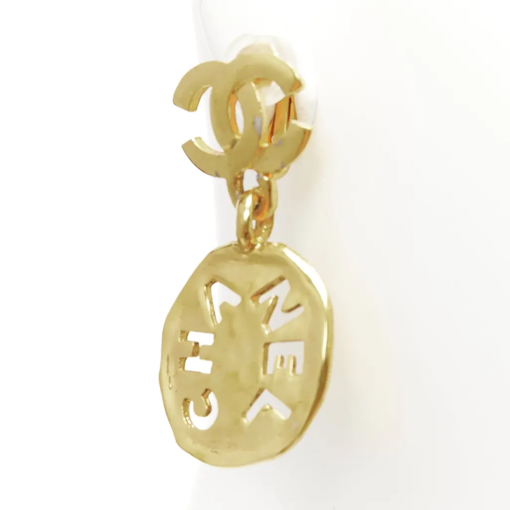 Chanel Chain Resin Earrings Gold Metal Good - Model View