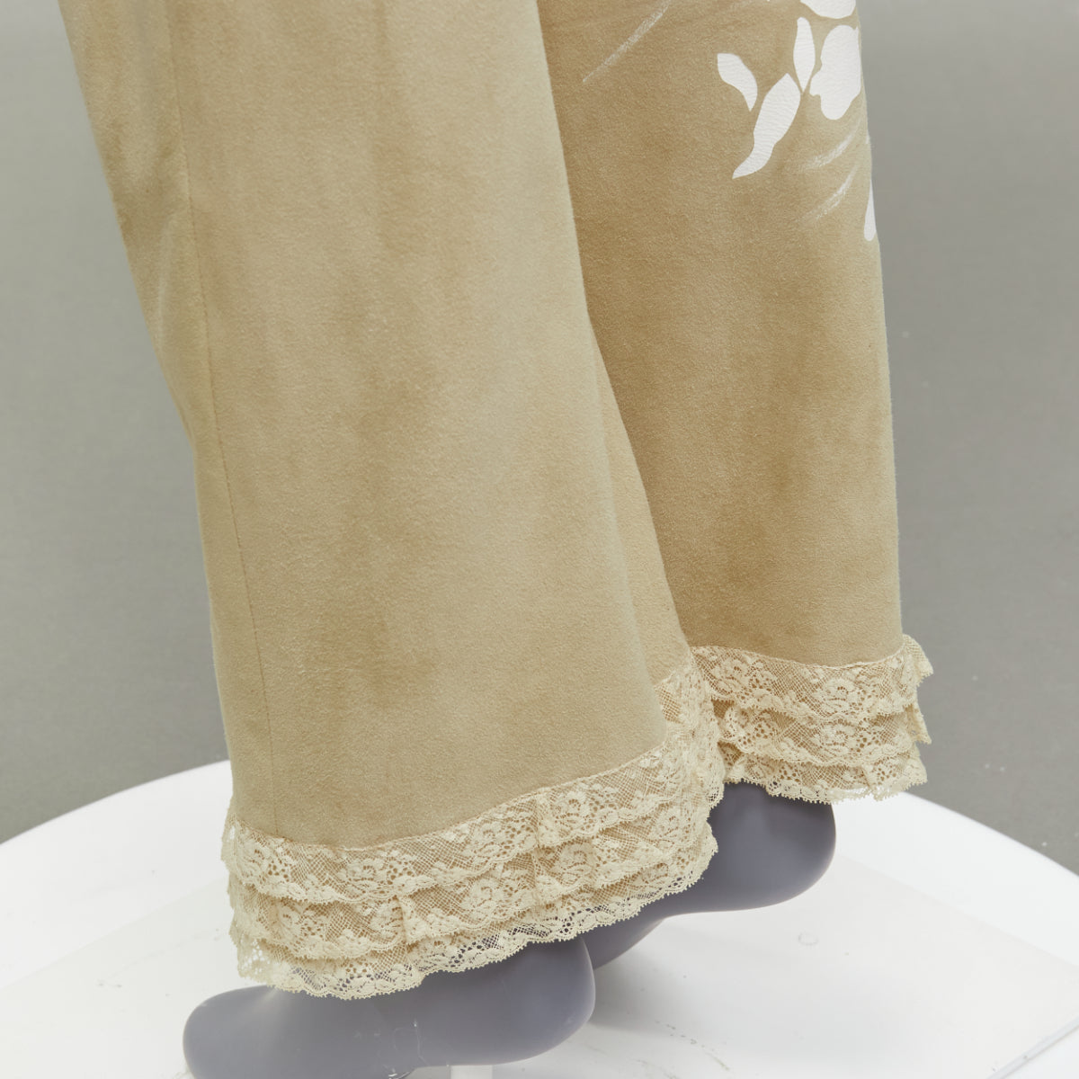 Valentino Garavani Painted Suede Pants - Detail 2