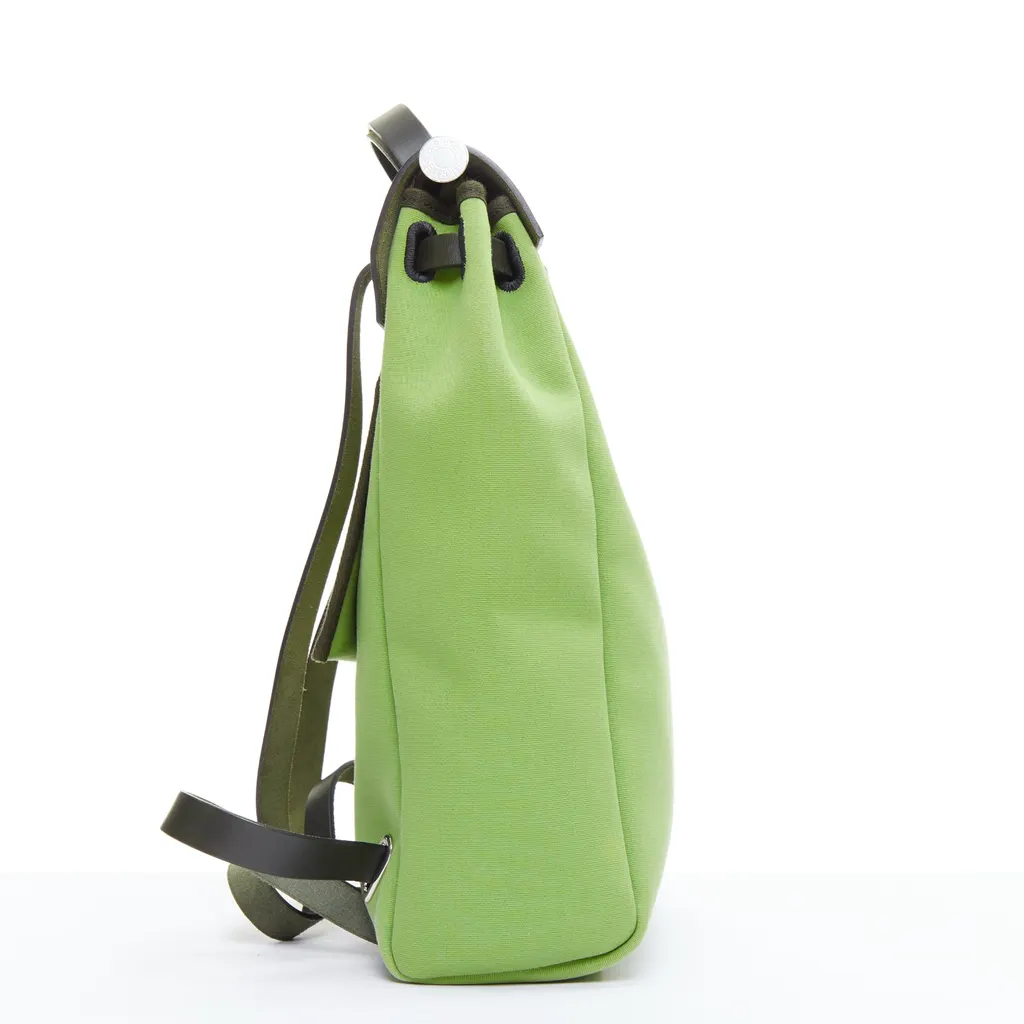 Hermès Herbag A Dos Green Leather Good - Model View