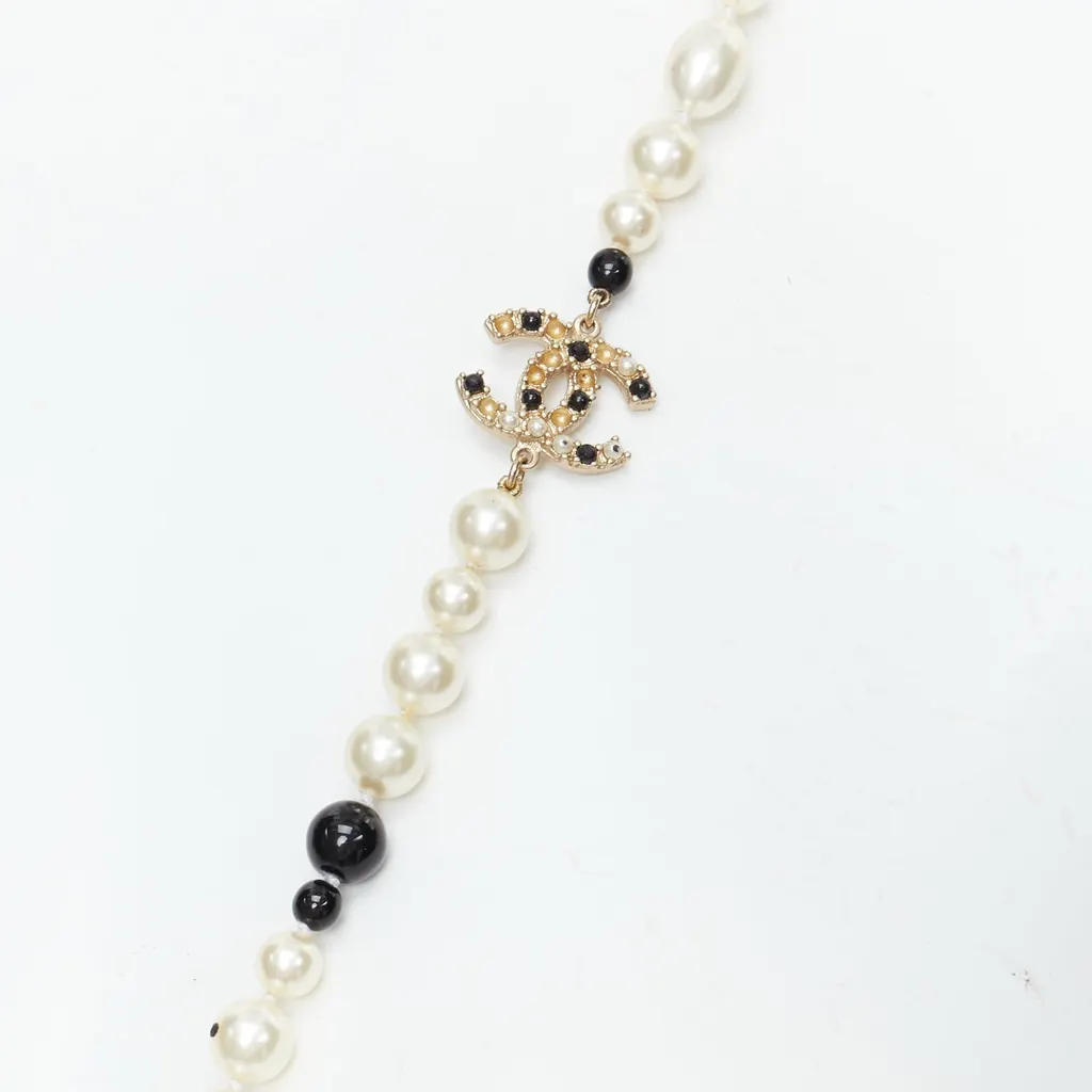 Chanel Camelia Pearl Necklace Black Pearl Good - Inside View
