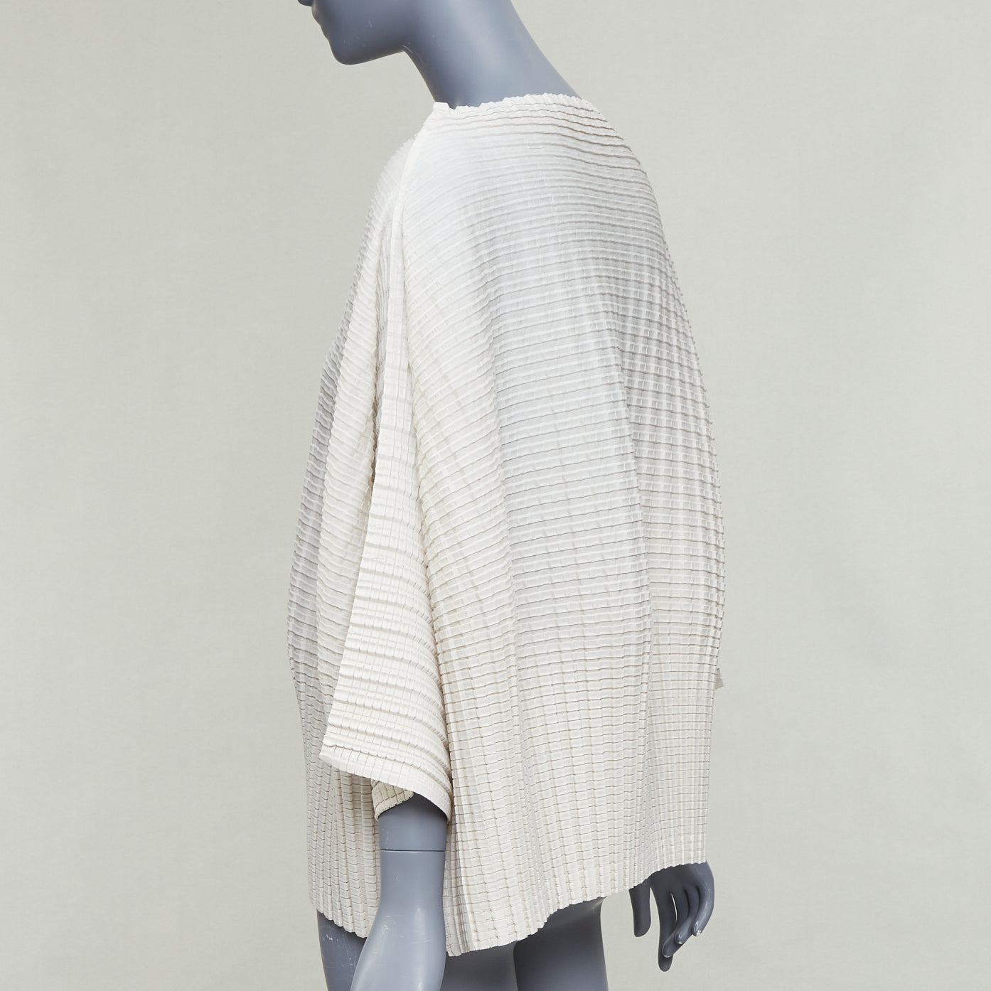 Issey Miyake Crinkled Batwing Top - Detail 1