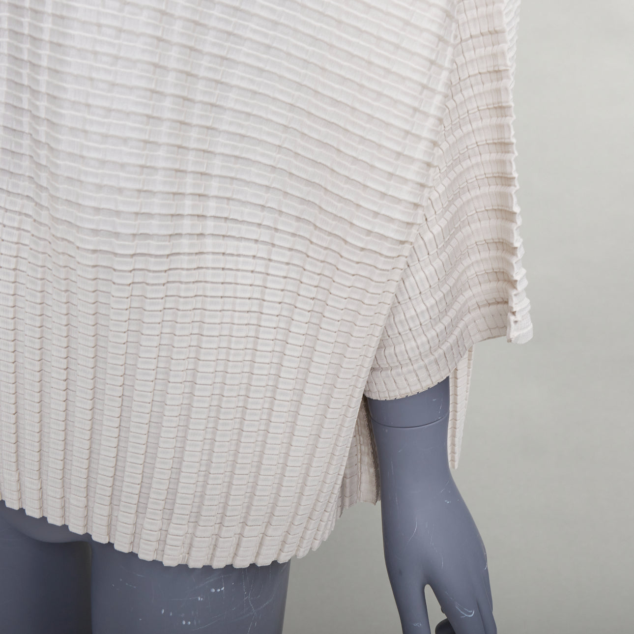 Issey Miyake Crinkled Batwing Top - Detail 2