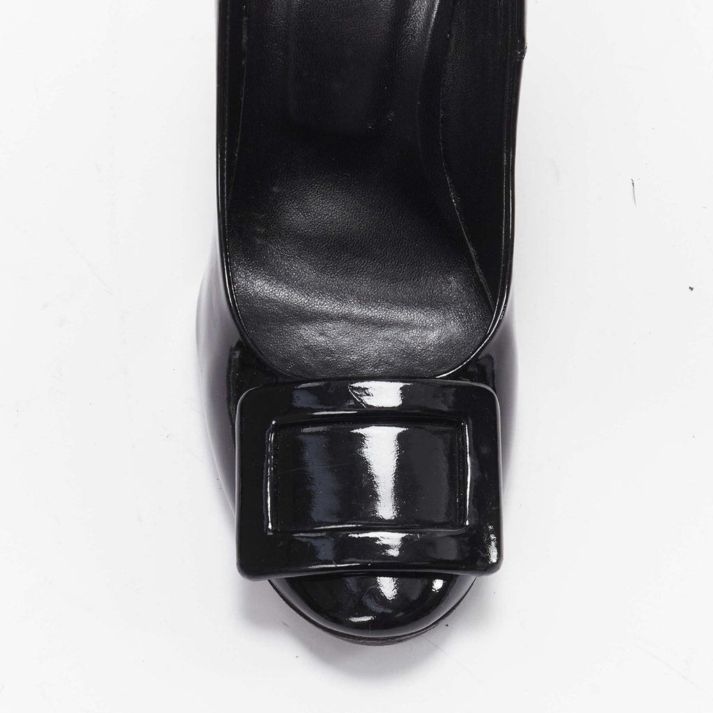 Roger Vivier Buckle Curved Pumps - Detail 2