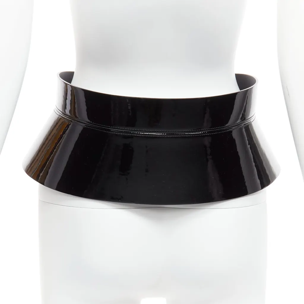 Louis Vuitton Cowhide Gold Buckle Belt Black Very good - Box View