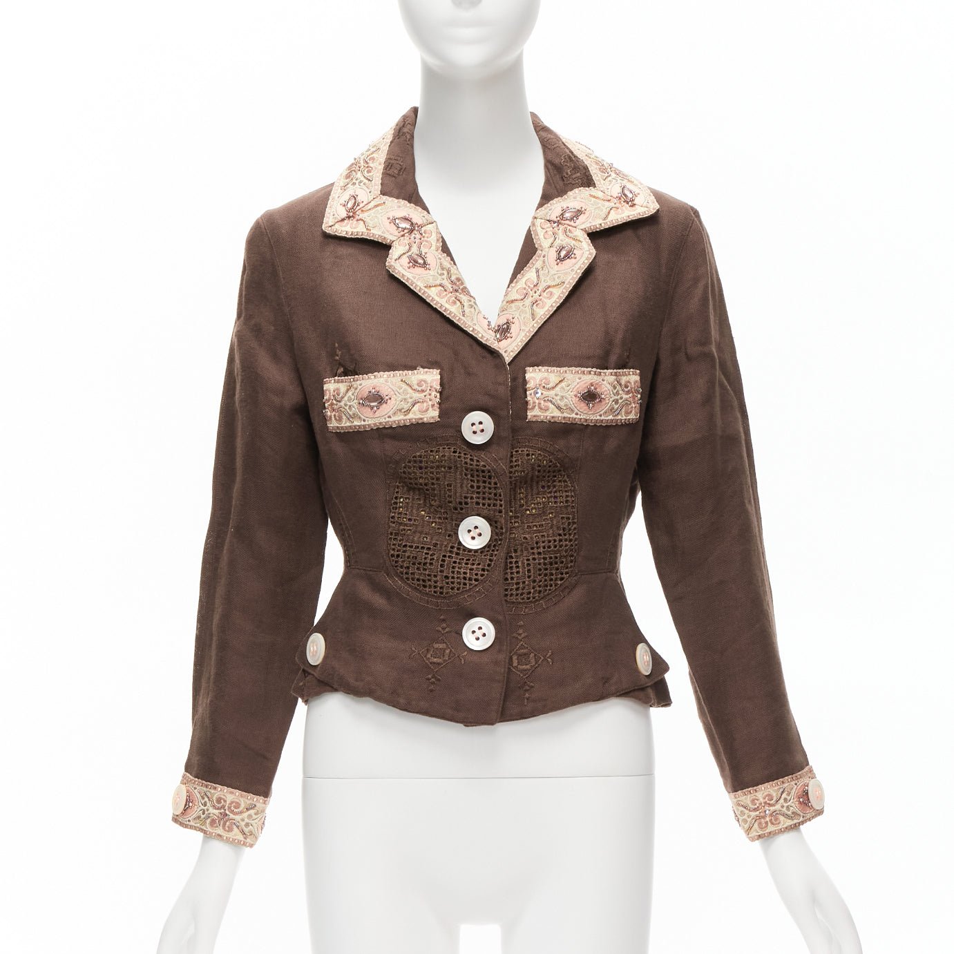 Unsigned / متعددة Embroidery Blazer