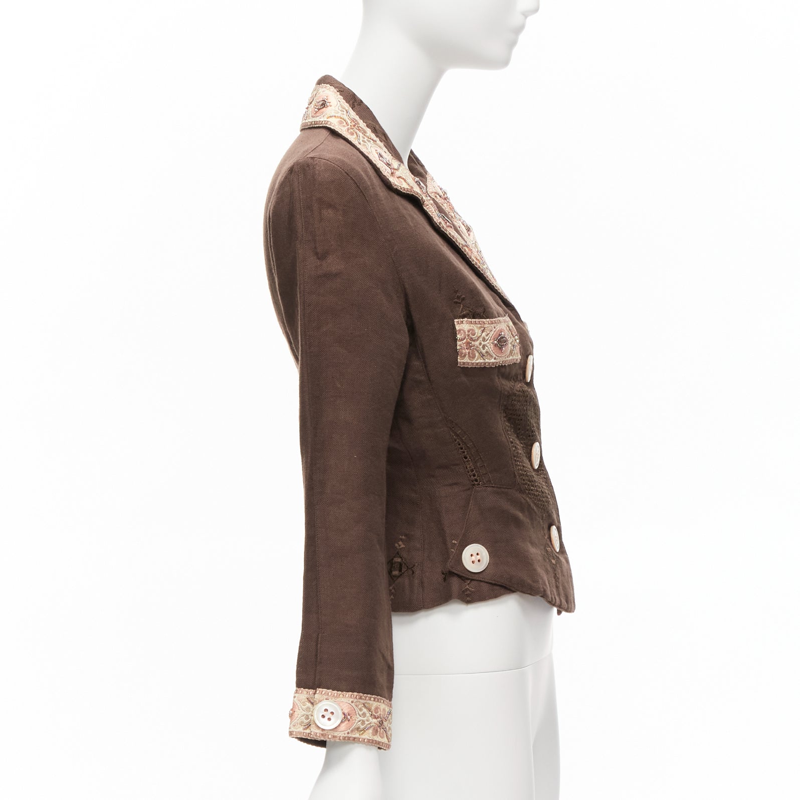 Unsigned / متعددة Embroidery Blazer - Side view