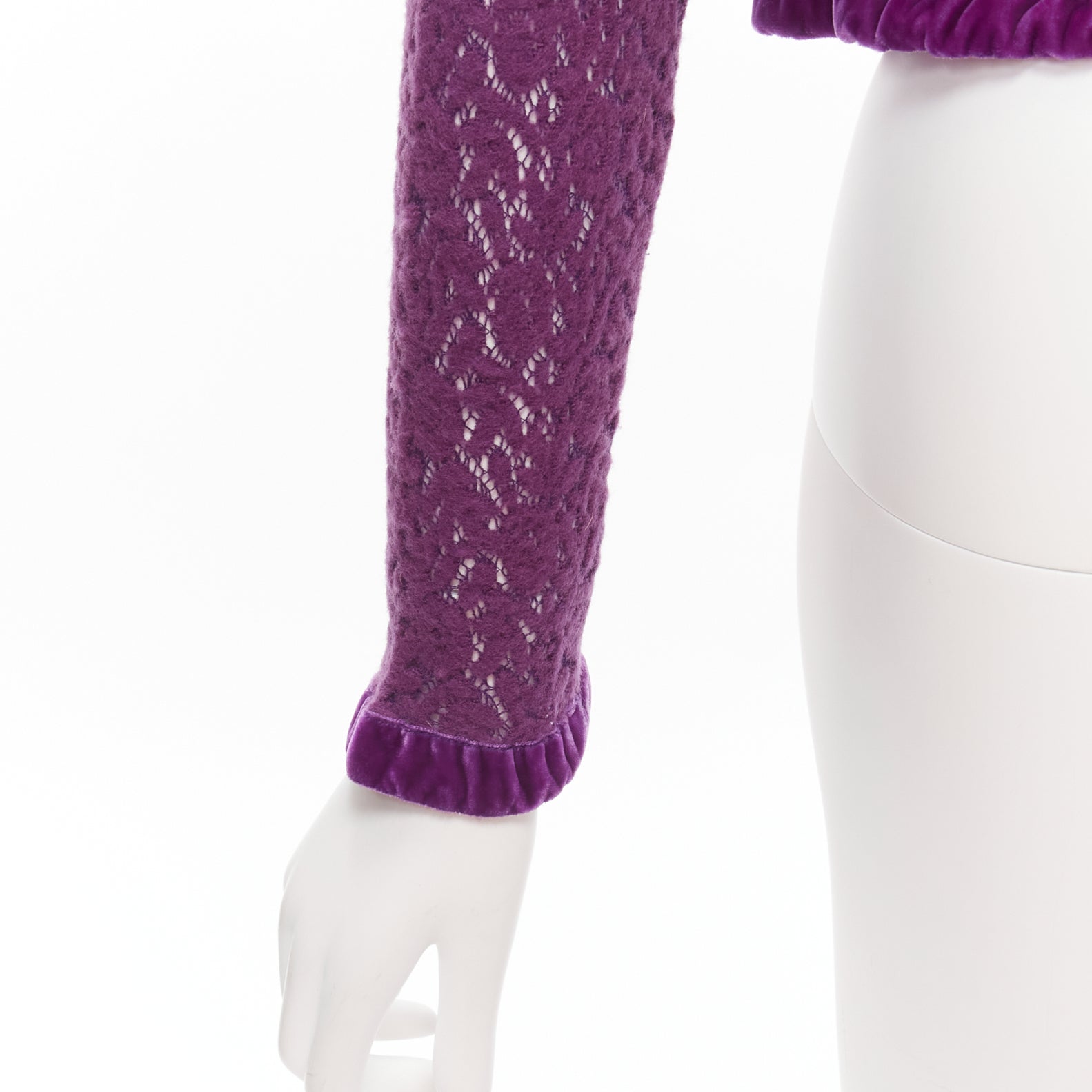 Unsigned / متعددة Lace Velvet Cardigan - Image 10