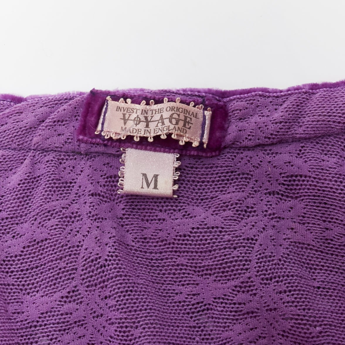 Unsigned / متعددة Lace Velvet Cardigan - Image 11