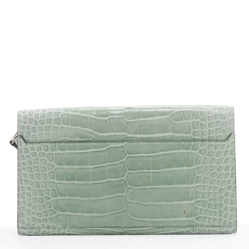 Hermès Goodlock Green Leather Good - Model View