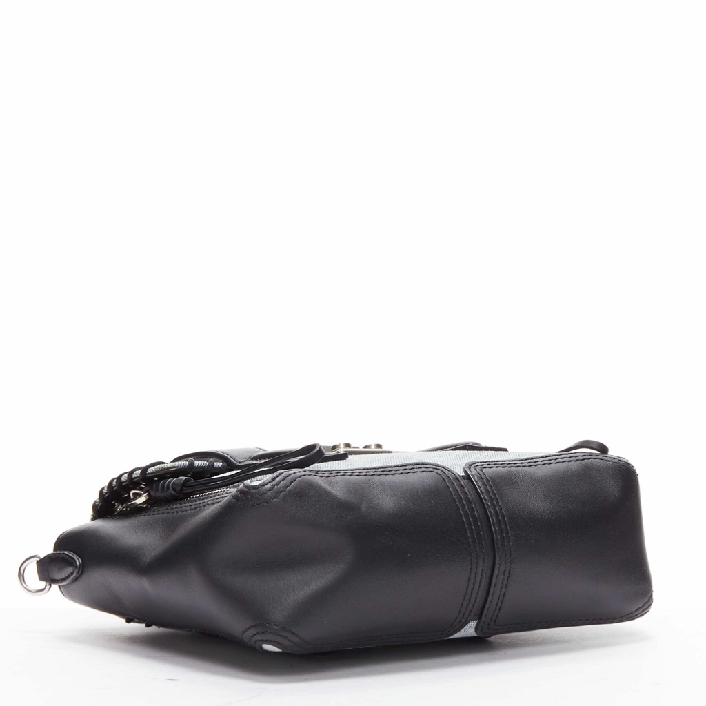 3.1 Phillip Lim Pashli - Detail 1